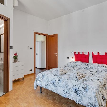 Oltretorrente Ampio Appartamento Con Balconi Parma Exterior photo