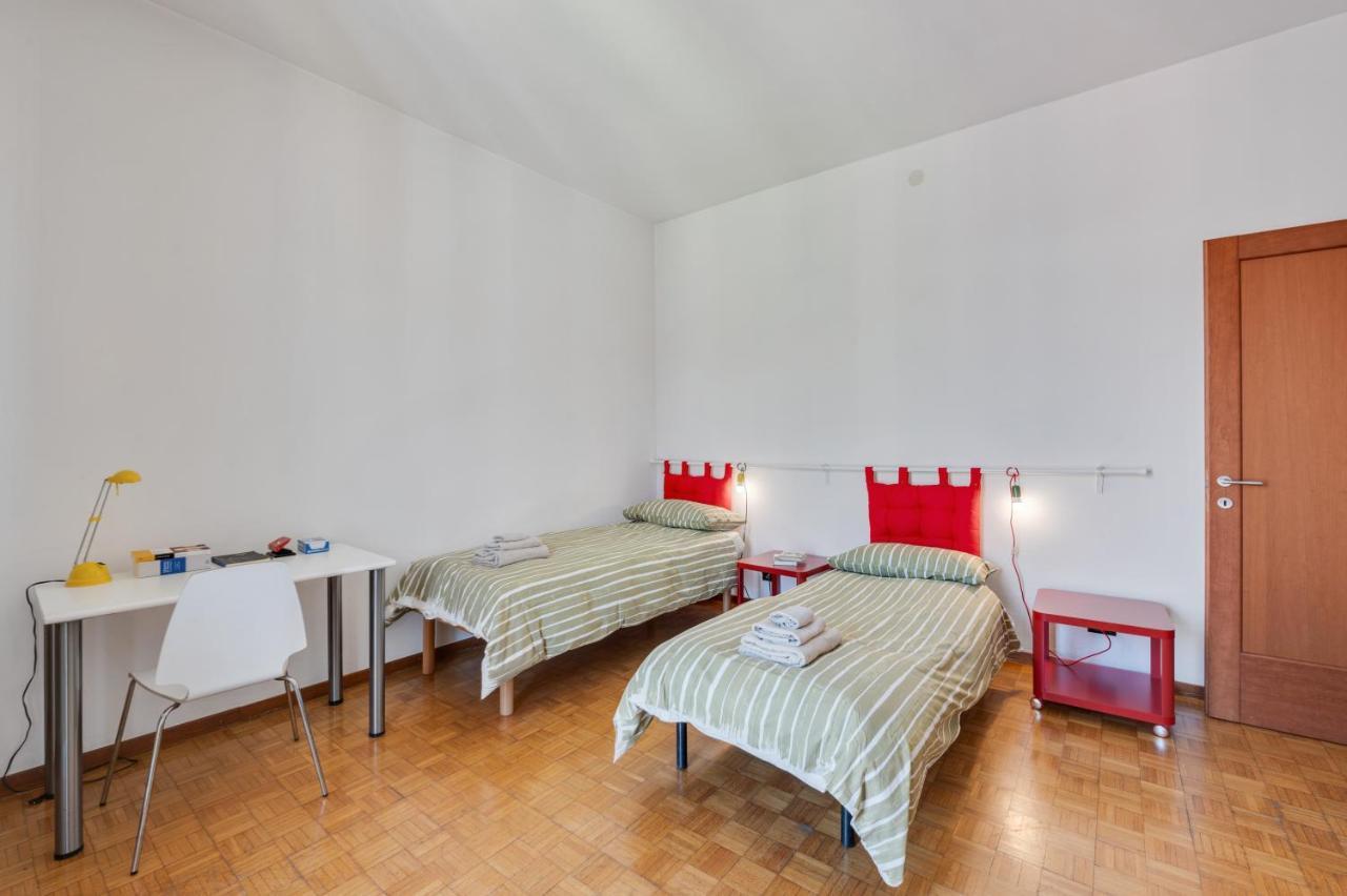 Oltretorrente Ampio Appartamento Con Balconi Parma Exterior photo