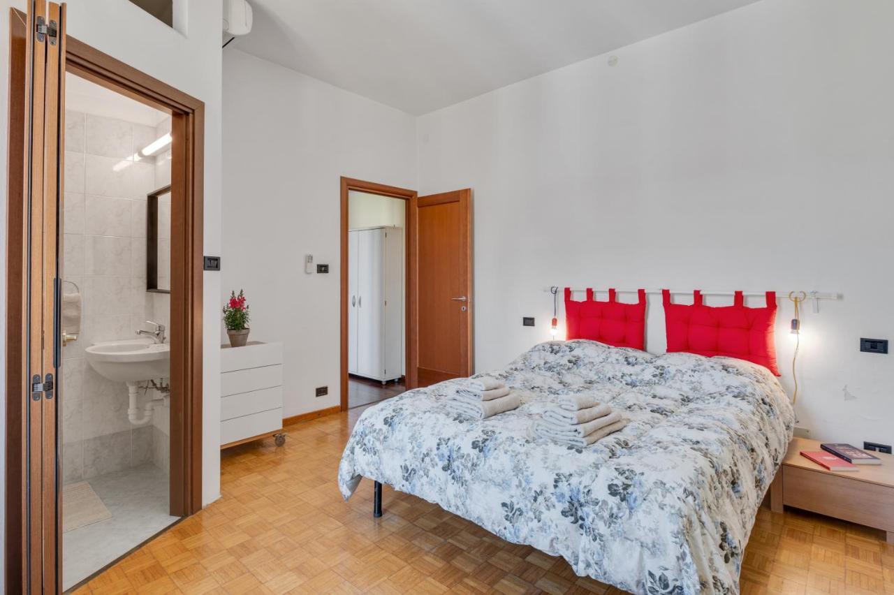 Oltretorrente Ampio Appartamento Con Balconi Parma Exterior photo