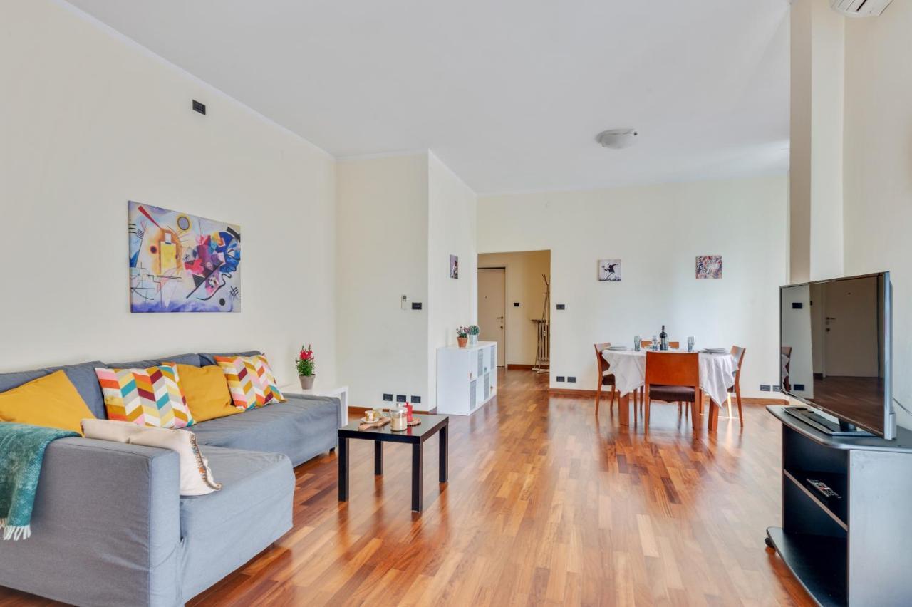 Oltretorrente Ampio Appartamento Con Balconi Parma Exterior photo