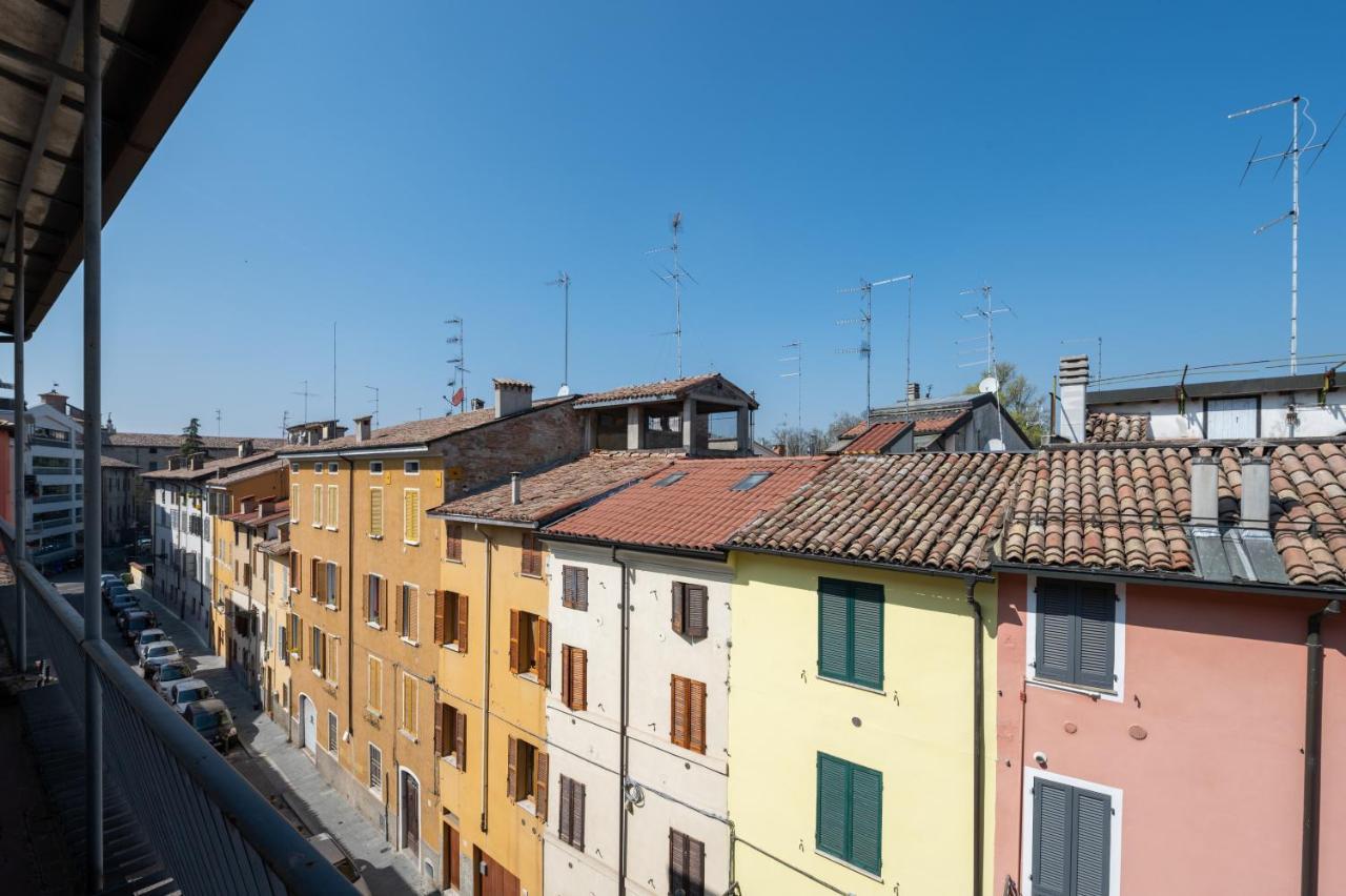 Oltretorrente Ampio Appartamento Con Balconi Parma Exterior photo
