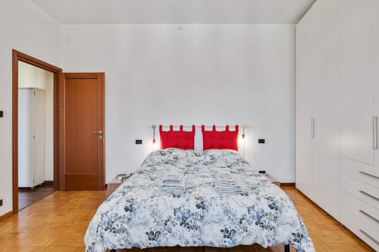 Oltretorrente Ampio Appartamento Con Balconi Parma Exterior photo